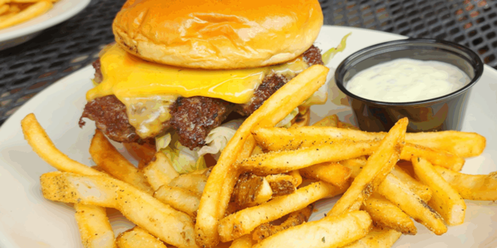 applebees-lakewood-townecenter-entree-hamburger-fries